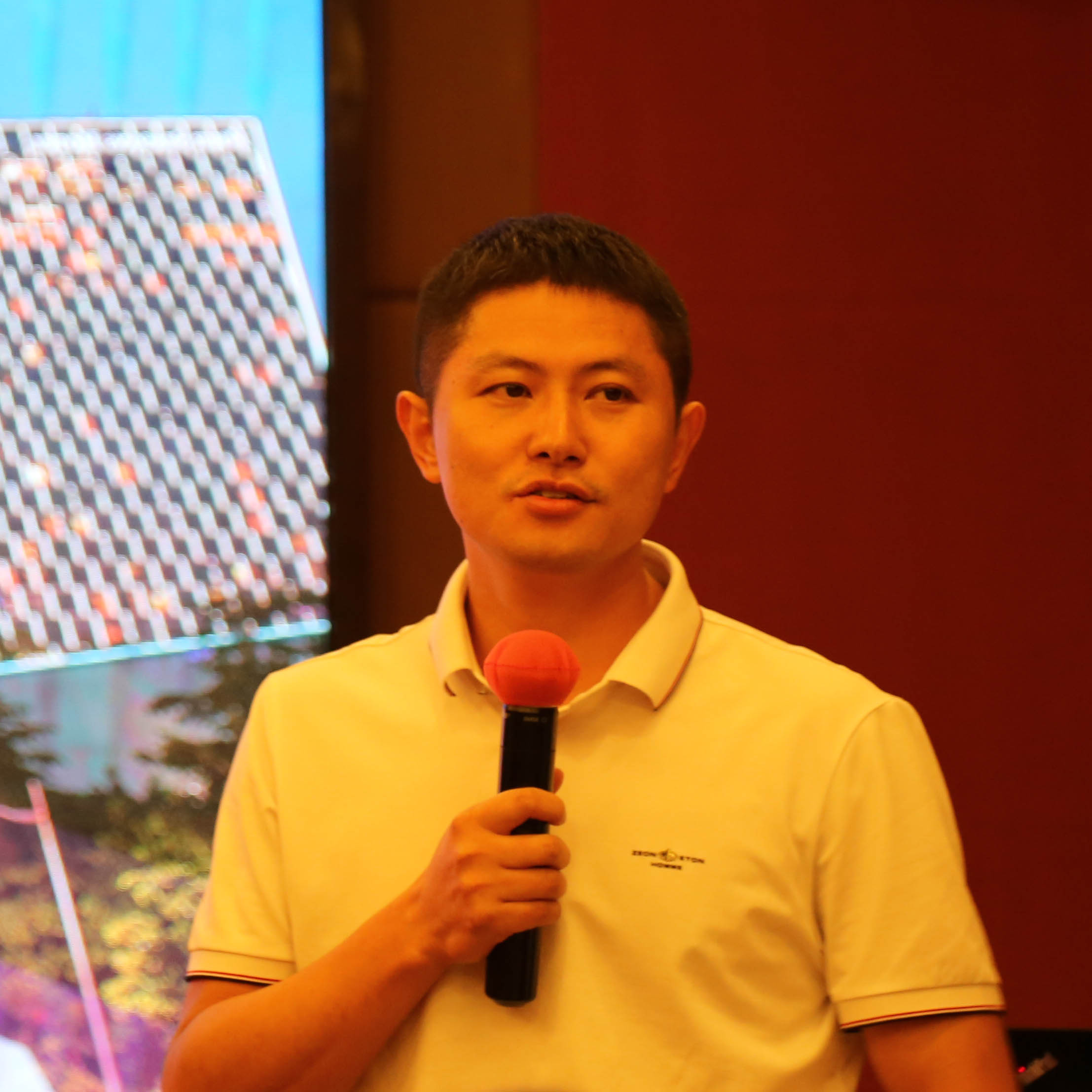 范總.jpg 范總.jpg